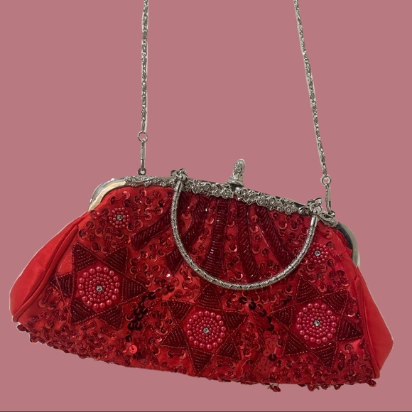 Red beaded clasp purse - Picture 2 of 3